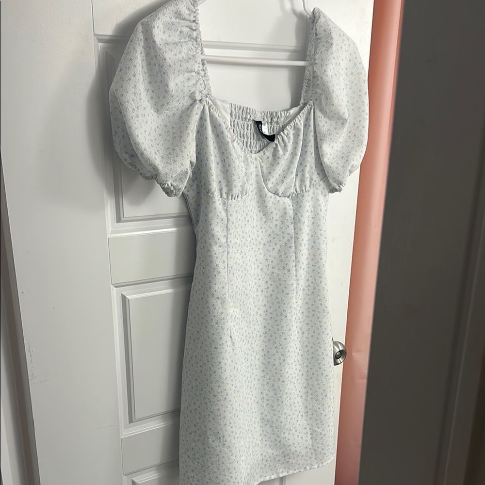 Elegant White Puff Sleeve Dress